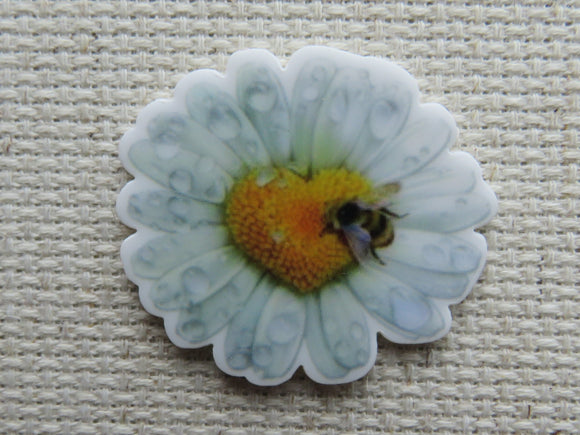 First view of Bee Heart Daisy Needle Minder.