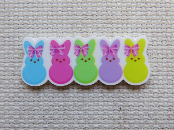 First view of Five Peeps in a Row Needle Minder.