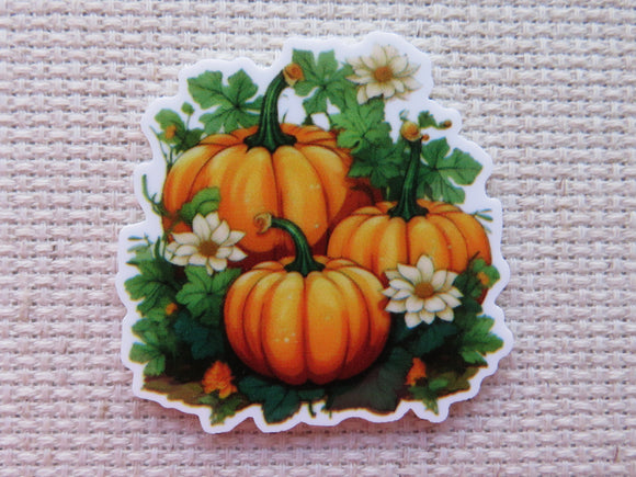Decorative minder with pumpkins and flowers.