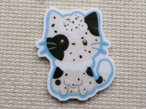 First view of Cookies and Cream Kitty Needle Minder.