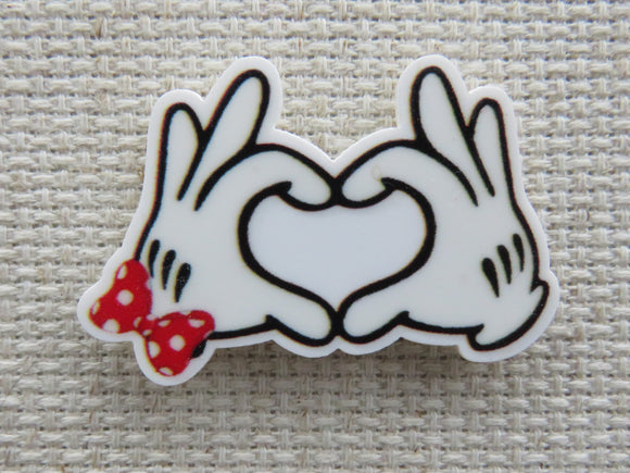 First view of Minnie and Mickey Heart Hands Needle Minder.