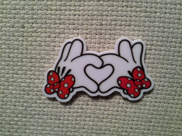 First view of the Minnie Heart Hands Needle Minder