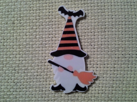 First view of the Witchy Gnome Needle Minder