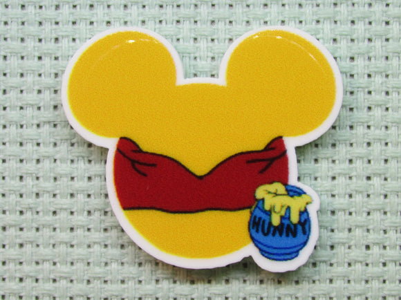 First view of the Pooh Mouse Head Needle Minder