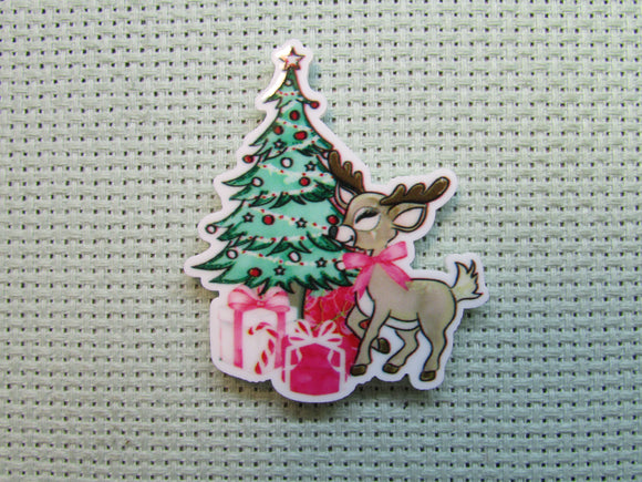 First view of the Christmas Tree with a Reindeer Needle Minder