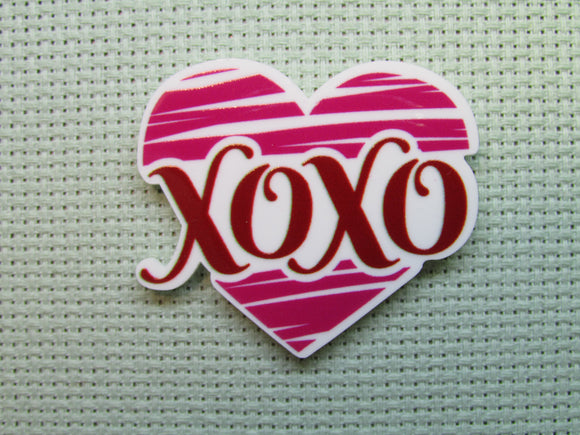 First view of the XOXO Heart Needle Minder