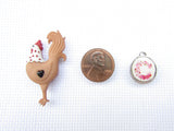 Fourth view of the Rooster Needle Minder