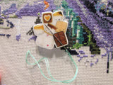 Third view of the S'more Fixings Needle Minder