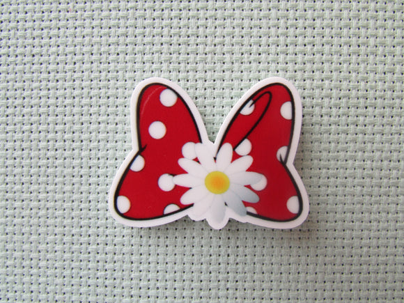 First view of the Polka Dot Red Bow with a White Daisy Needle Minder