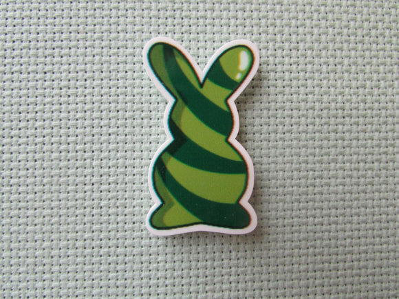 First view of the Green Swirl Bunny Needle Minder