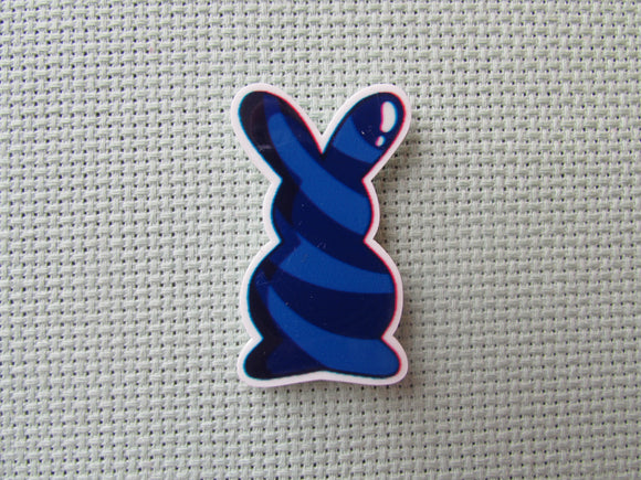 First view of the Dark Blue Swirl Bunny Needle Minder