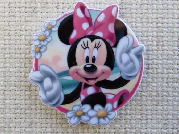 First view of Minnie Mouse with Daisies Needle Minder.