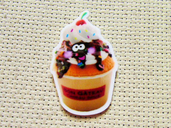 First view of the Chocolate Desert Cup Needle Minder