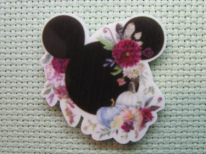 First view of the Mauve and White Autumn Mickey Head Needle Minder