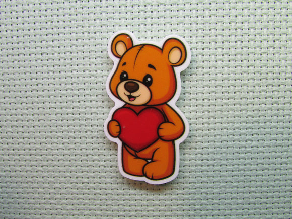 First view of the Heart Bearing Bear Needle Minder