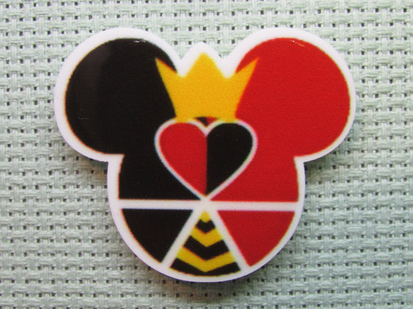 First view of the Queen of Hearts Mouse Head Needle Minder