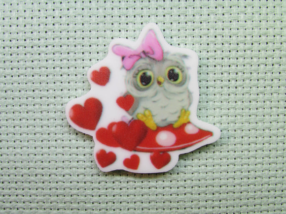 First view of the Loving Heart Owl Needle Minder