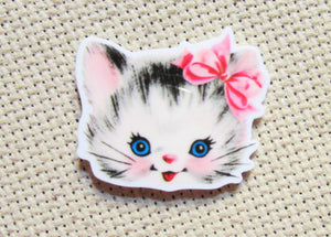 First view of the Pretty Kitty Needle Minder