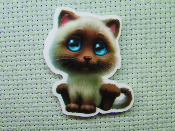 First view of the Siamese Cat Needle Minder