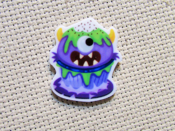 First view of the One Eyed Green Monster Cupcake Needle Minder