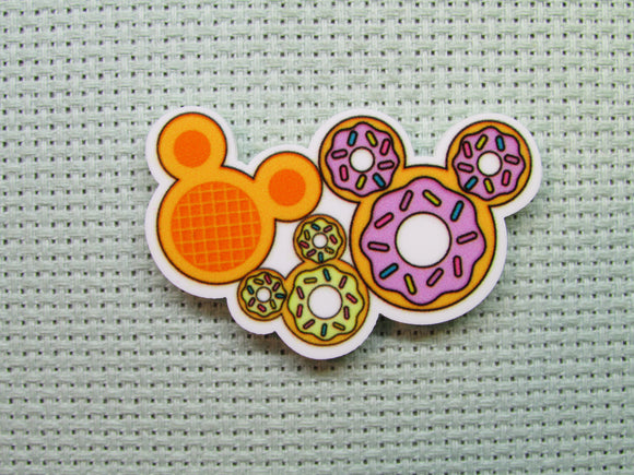 First view of the Donut and Waffle Mouse Head Treats Needle Minder