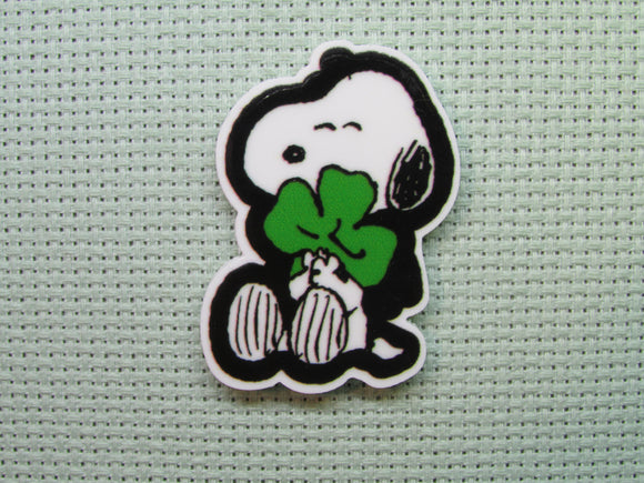 First view of the Shamrock Hugging Snoopy Needle Minder