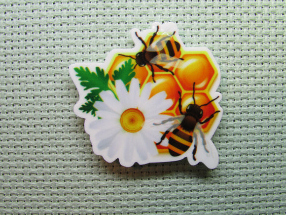 First view of the White Daisy and Bees on Honeycomb Needle Minder