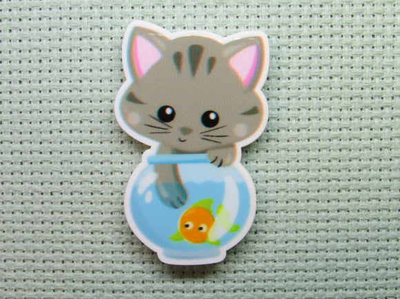 First view of the Kitty Wants to Play with the Fishy Needle Minder