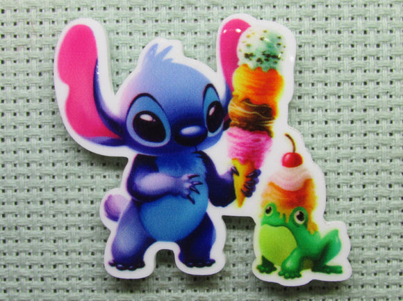 First view of the Stitch and A Frog Eating Ice Cream Cones Needle Minder