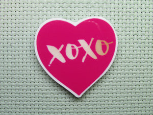 First view of the XOXO Heart Needle Minder