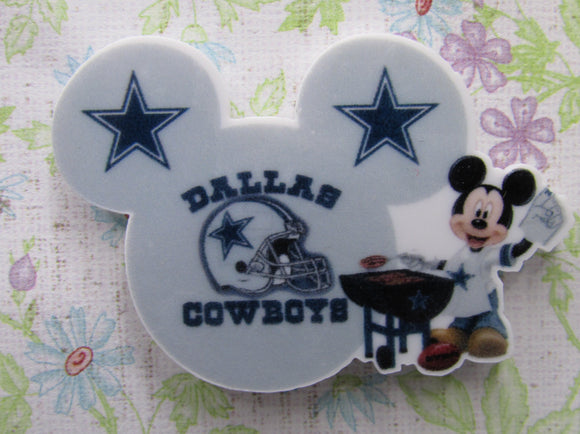 First view of the Minnie Mouse Football Tailgate Needle Minder