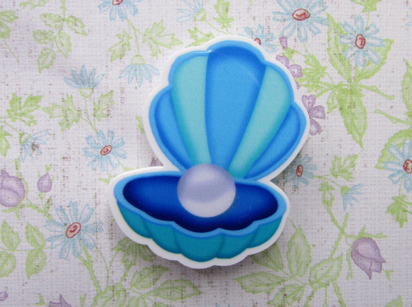 First view of the Blue Clam Shell with a Pearl Inside Needle Minder