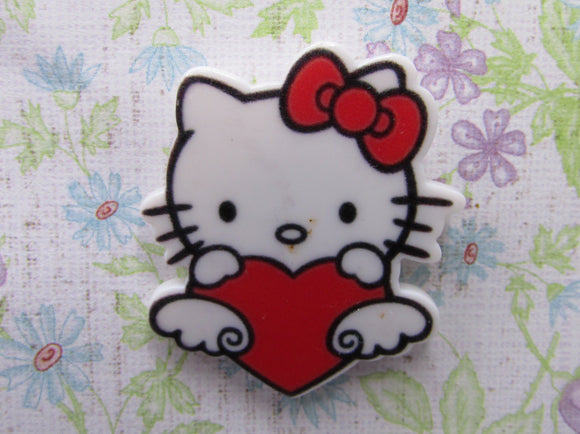 First view of the Cute White Kitty with a Heart Needle Minder