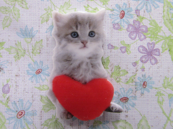 First view of the Cute Kitten with a Heart Needle Minder