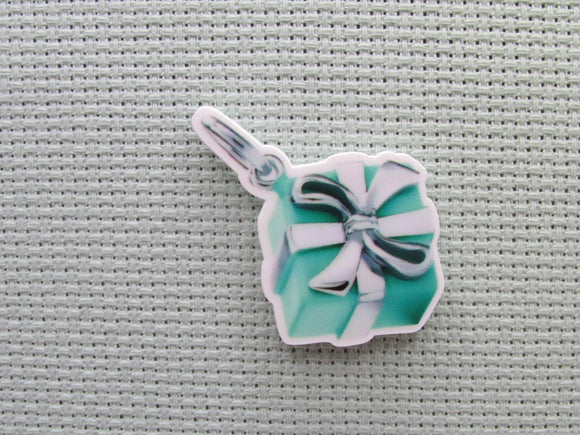 First view of the Gift Needle Minder