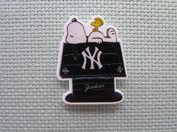 First view of the New York Snoopy Fan Needle Minder