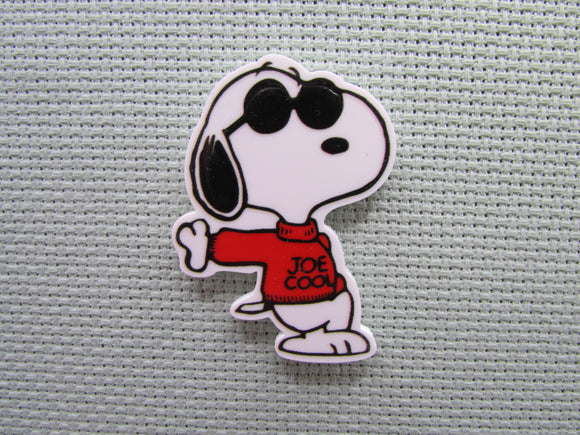First view of the Joe Cool Snoopy Needle Minder