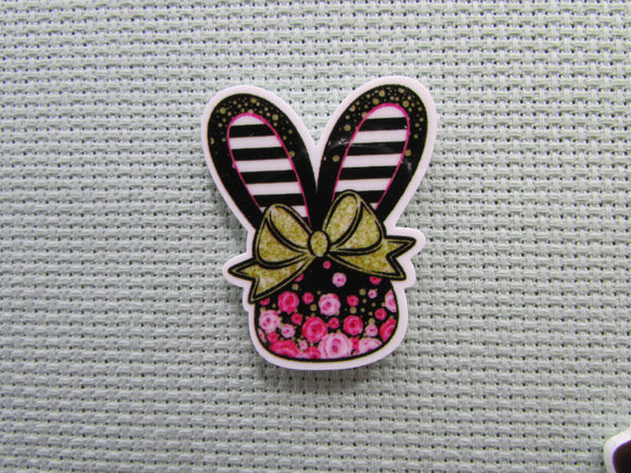 First view of the Black and White Stripped Floral Bunny Head Needle Minder