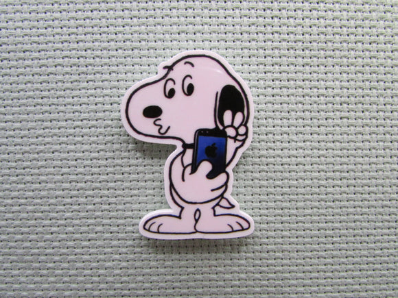 First view of the Snoopy Taking a Selfie Needle Minder
