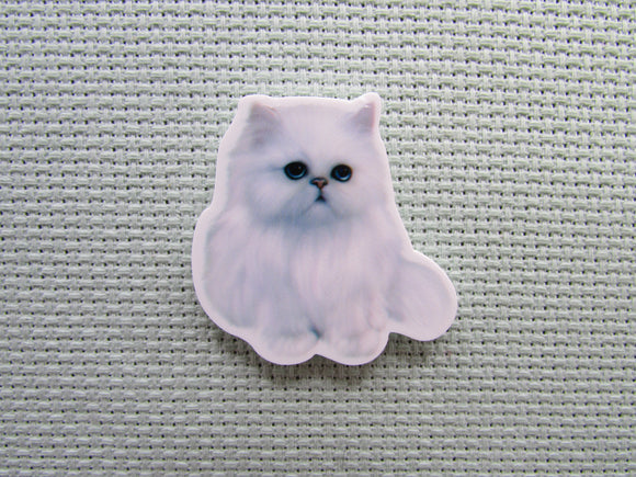 First view of the Pretty White Cat Needle Minder