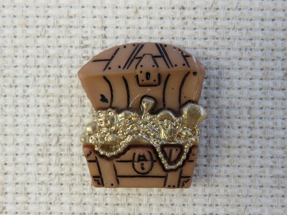 First view of Treasure Chest Needle Minder.