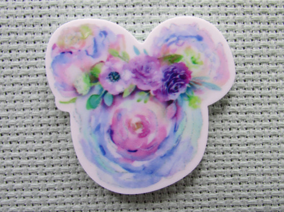 First view of the Blue Floral Mouse Head Needle Minder