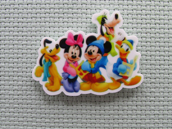 First view of the Mickey and Friends Caroling Needle Minder