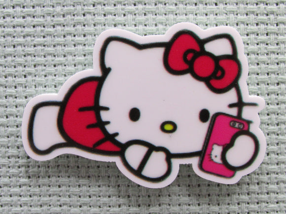 First view of the Cute White Kitty Taking a Selfie Needle Minder