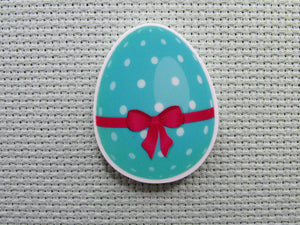 First view of the Blue Polka Dot Easter Egg Needle Minder