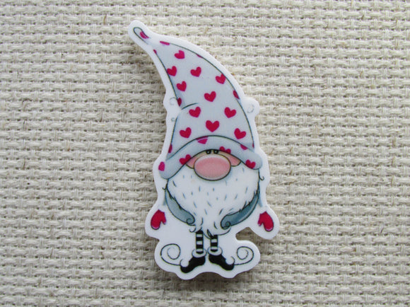 First view of the Gnome with Hearts on Hat Needle Minder