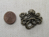 Second view of the Octopus Needle Minder