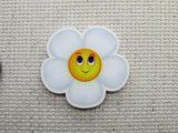 First view of the Smiling White Daisy Needle Minder