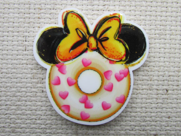First view of the Minnie Mouse Donut with Pink Hearts Needle Minder