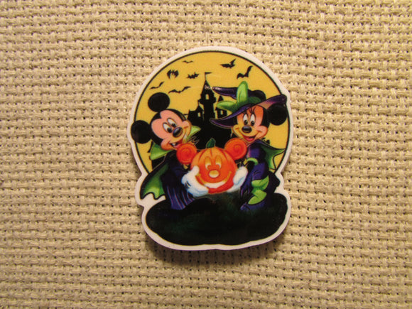 First view of the Halloween Mickey and Minnie Mouse Needle Minder